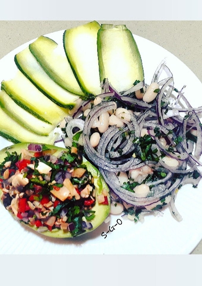 Una foto de Palta rellena con un ceviche de champiñones