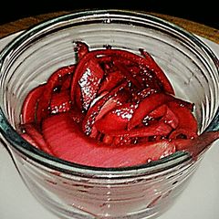 A picture of Tex's Easy Pickled Red Onions 🍲.