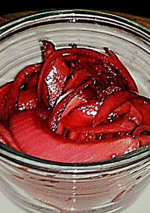 A picture of Tex's Easy Pickled Red Onions 🍲.