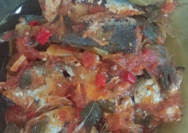 Resep Ikan kembung saos tomat Sederhana Untuk Jualan