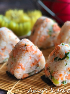 簡單早餐-鮭魚飯糰 的食譜成品照片