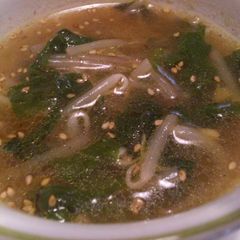 A picture of Alpine Leek and Bean Sprout Soup.