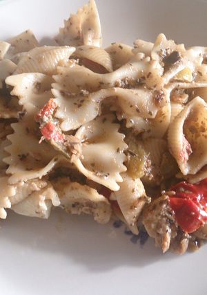 A picture of Aubergine and mixed pepper pasta.
