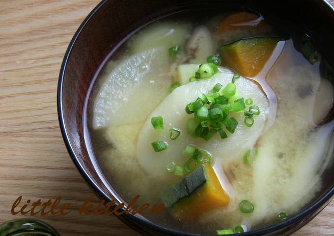 Simple Way to Prepare Super Quick Homemade Miso Soup with Mochi Dumplings