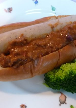 A picture of Quick and Easy Chili Con Carne Dogs.