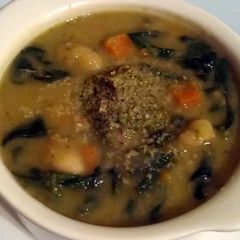 A picture of Vickys Pesto, Spinach & Bean Soup, GF DF EF SF NF.
