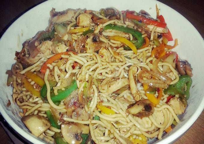 How to Make Any-night-of-the-week Nessa&#39;s Chicken Noodle Stir Fry