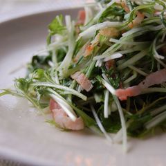 A picture of Crunchy Mizuna with Garlic and Bacon.