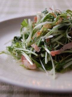 A picture of Crunchy Mizuna with Garlic and Bacon.