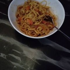 A picture of Spagetti and Macroni.