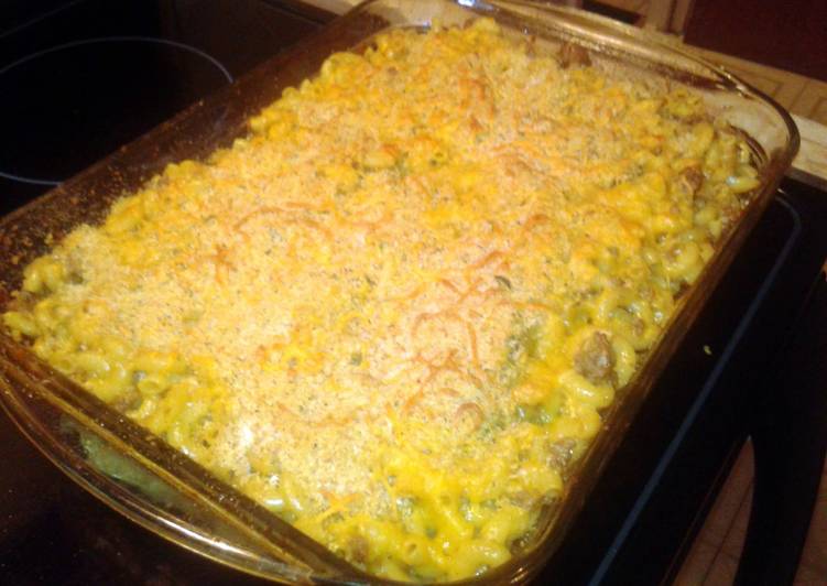 Fresh Homemade Baked Cheeseburger Mac and Cheese