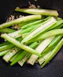 Đậu bắp xào tỏi