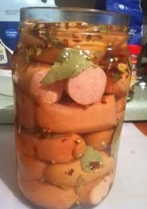 A picture of Roland Ryan Jalapeño Hot Sausages.