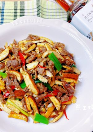 豆干牛肉絲#心鮮油#由豐醬黑芝麻油 的食譜成品照片