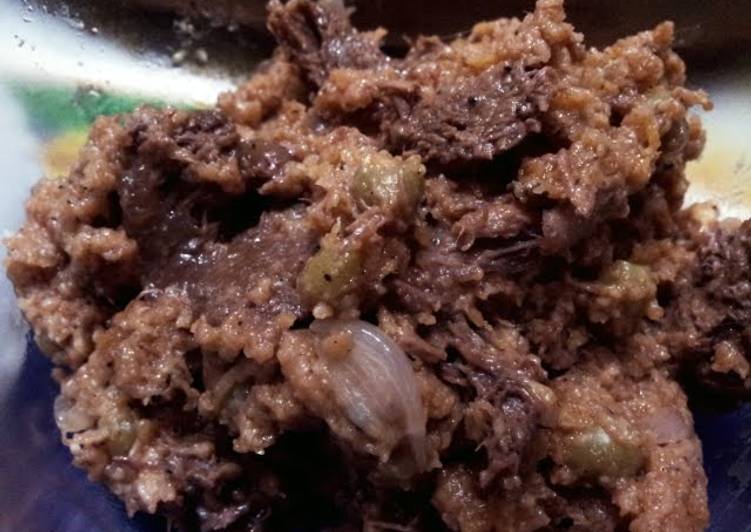 Steps to Cook Yummy Beef in Wine with Green Peas