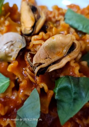 Una foto de Mafalda corta en salsa de mejillones en escabeche