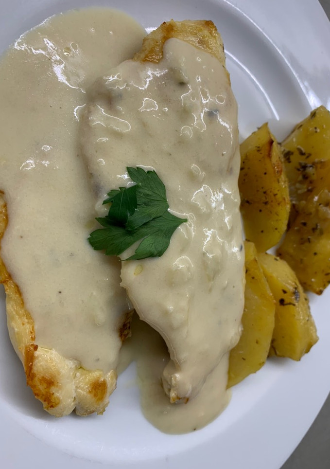 Una foto de Pechugas de pollo a la plancha con Salsa roquefort sin nata