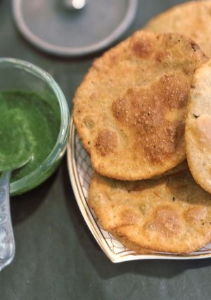 मटर कचौड़ी रेसिपी मुख्य फोटो
