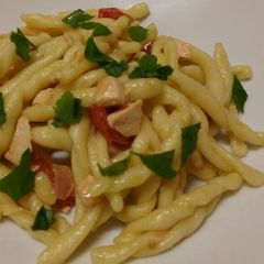 A picture of Pasta fresca primavera.