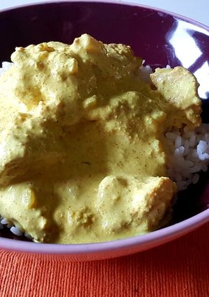Una foto de Pollo al curry con arroz