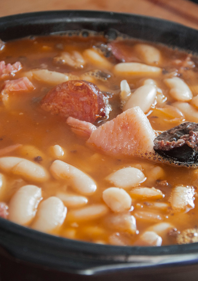 Una foto de Fabada asturiana