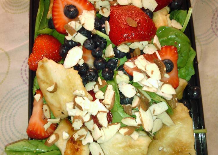 Steps to Prepare Ultimate Better than &#34;that red haired girl&#34; Chicken Berry Almond Salad