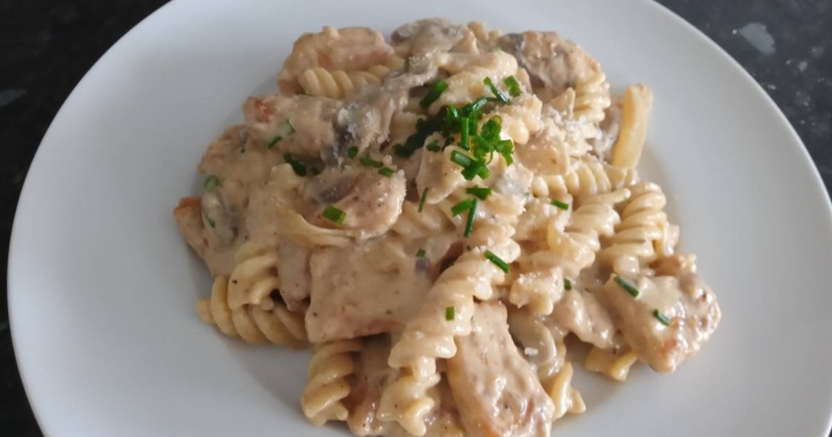 McPhee's Saute Pork Loin and Mushroom Pasta Recipe by The McPhee's Company  - Cookpad