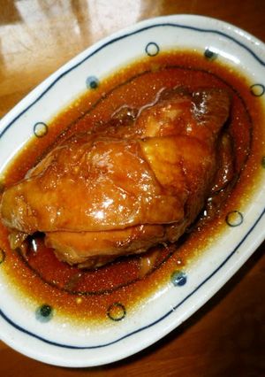 A picture of Braised Chicken Thighs with Demerara Sugar and Soy Sauce.