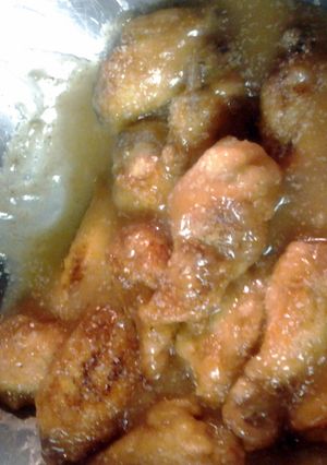 A picture of vinegar and salt chicken wings.