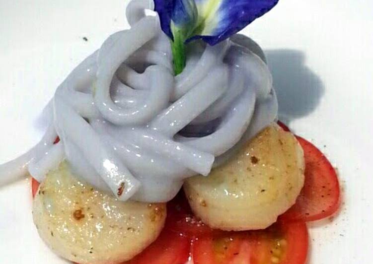 Recipe of Award-winning Blue Alfredo Pasta With Scallop And Tomato For 4th Of July