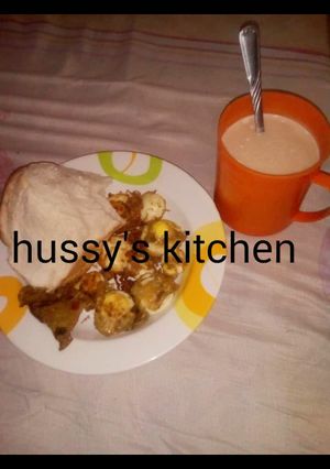 A picture of Bread nd Freid boiled egg.