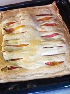 Una foto de Tarta de salchichas de forma rectangular щ⁠(⁠゜⁠ロ⁠゜⁠щ⁠)