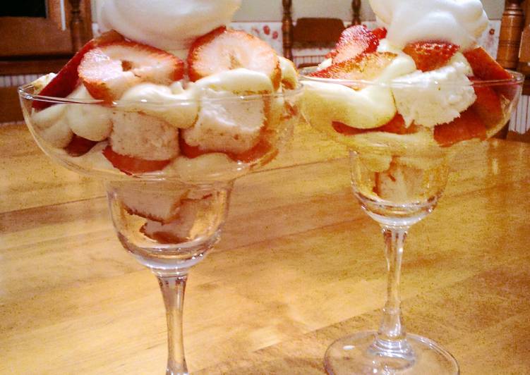 How to Prepare Homemade Strawberry Vanilla Trifle