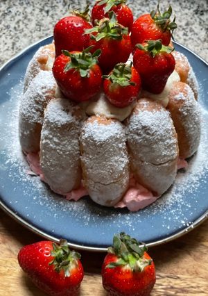 Une photo de 🍰l🍓🍓Charlotte fraises 🍓 🍋
