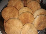 Una foto de pan integral con aceite