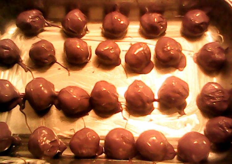 Steps to Prepare Quick Chocolate Peanut Butter Balls