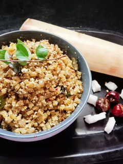 வாழ பிண்டி தோரன் (Vaazhai pindi thoran recipe in tamil) செய்முறை முக்கிய புகைப்படம்