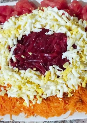 Une photo de Salade des légumes rouges aux œufs