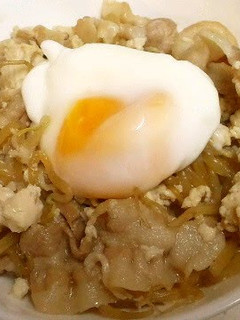 A picture of An Economical Dish: Pork, Bean Sprouts, and Tofu Sukiyaki-don Rice Bowl.