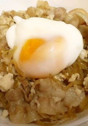 A picture of An Economical Dish: Pork, Bean Sprouts, and Tofu Sukiyaki-don Rice Bowl.