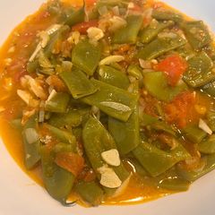 A picture of Loubieh bi zeit 🇱🇧 Green beans in olive oil.