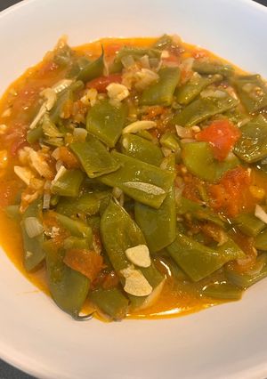 A picture of Loubieh bi zeit 🇱🇧 Green beans in olive oil.