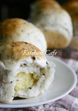 A picture of Black Sesame Sweet Potato Paste Bread.
