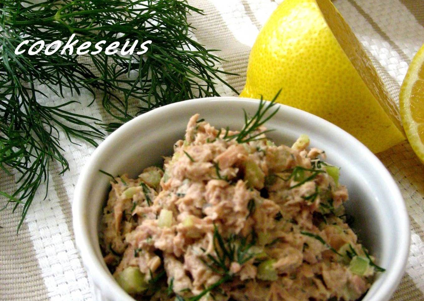 Tuna salad with dill and lemon