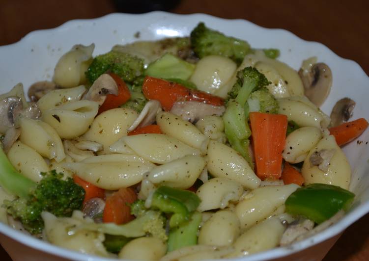Broccolli &amp;pasta salad