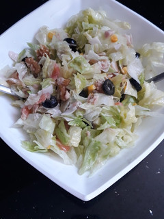 Una foto de Ensalada salmón y nueces
