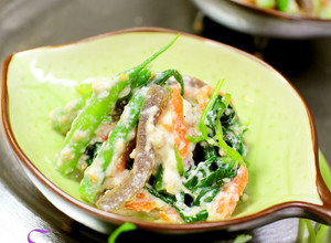 A picture of Konnyaku, Mitsuba and Walnuts Salad with Mashed Tofu.