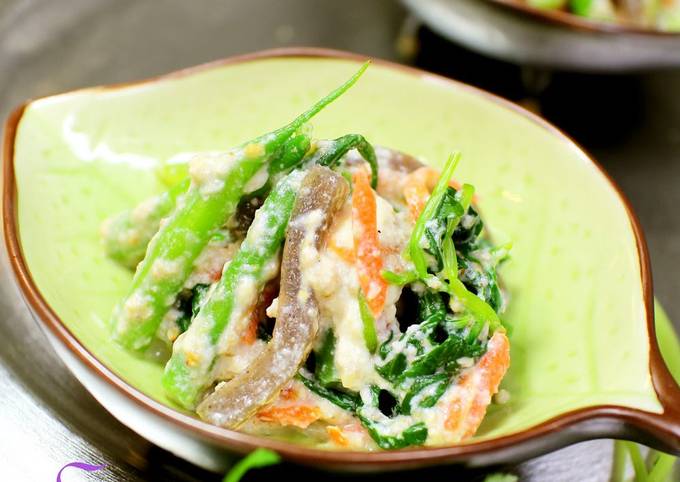 Recipe of Ultimate Konnyaku, Mitsuba and Walnuts Salad with Mashed Tofu