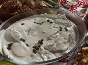 Una foto de salsa de alcaparras yogurt