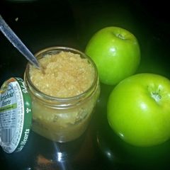 A picture of Apple Sauce Baby Food.